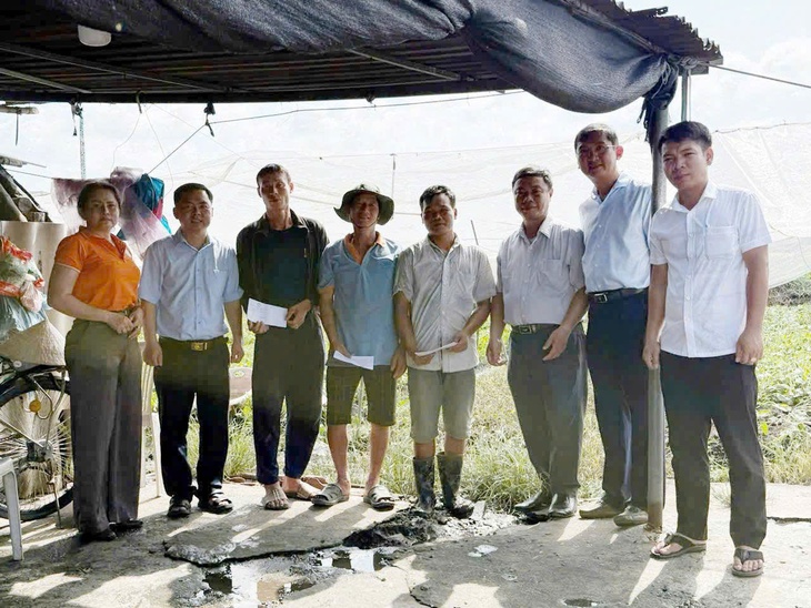 Hơn 63.000 mét vuông rau ở xã Vĩnh Lộc bị ngập do mưa lớn - Ảnh 1.
