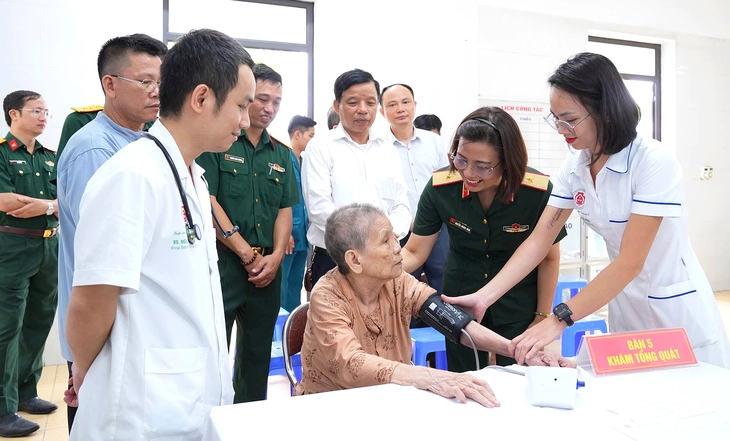 'Nữ tướng' cấp cứu cho người bệnh đột quỵ - Ảnh 1. Thiếu tướng Nguyễn Hoàng Ngọc: 'Nữ tướng' cấp cứu cho người bệnh đột quỵ - Ảnh 1.