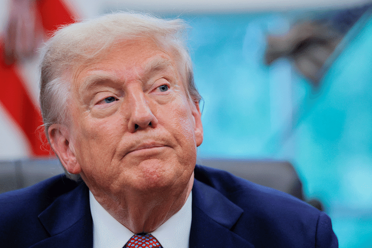Ông Trump công kích truyền thông, nói đưa tin tiêu cực về ông là ‘bất hợp pháp’ - Ảnh 1.
