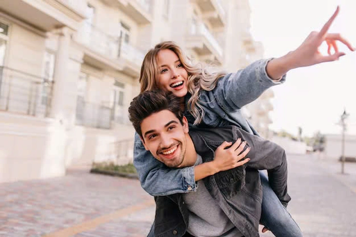 8 đặc điểm của người đàn ông thấy là phải cưới liền - Ảnh 1.