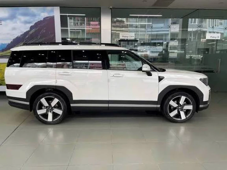 Hyundai Santa Fe 2027 từ bỏ thiết kế đuôi xe gây tranh cãi, 'chung dáng' Tucson, Palisade - Ảnh 3.
