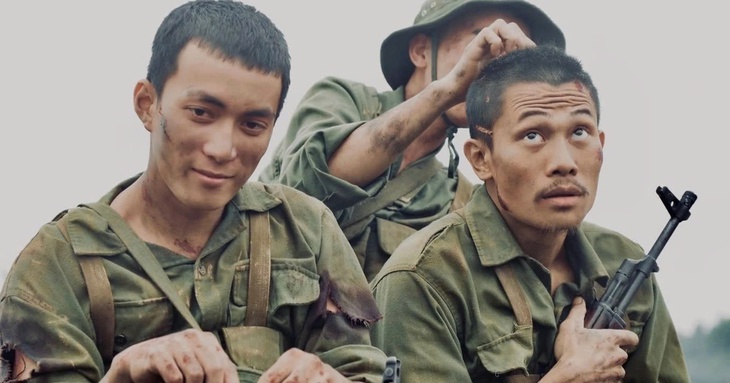 Tử chiến trên không thống trị phòng vé; Mưa đỏ sắp đạt 700 tỉ đồng - Ảnh 4.