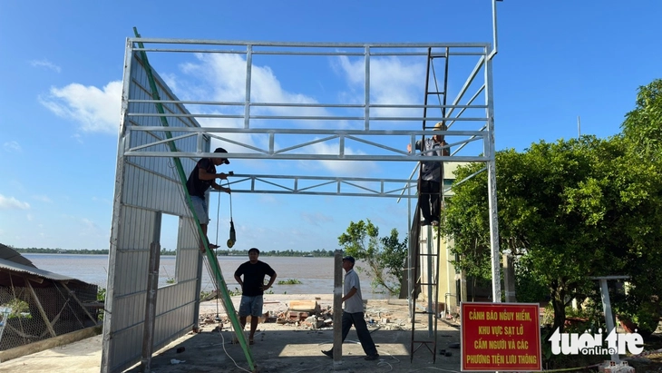 Chủ nhà kể nỗi kinh hoàng vụ sạt lở trong đêm trên sông Tiền - Ảnh 2.