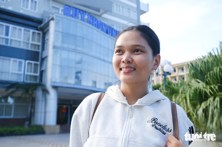 Nữ sinh trúng tuyển Đại học Quy Nhơn, không bỏ cuộc vì thấy ánh mắt hy vọng của mẹ cha - Ảnh 1.