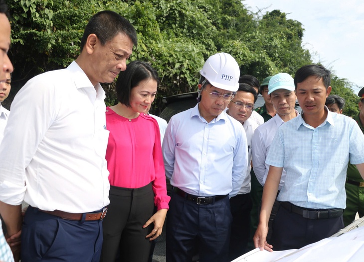 Tân Chủ tịch UBND Đà Nẵng kiểm tra công trình trọng điểm trong ngày Chủ nhật - Ảnh 1.
