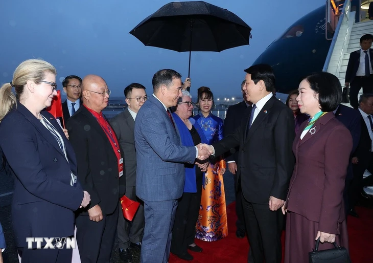 Chủ tịch nước Lương Cường đến bang Washington, bắt đầu chuyến công tác Mỹ - Ảnh 1.