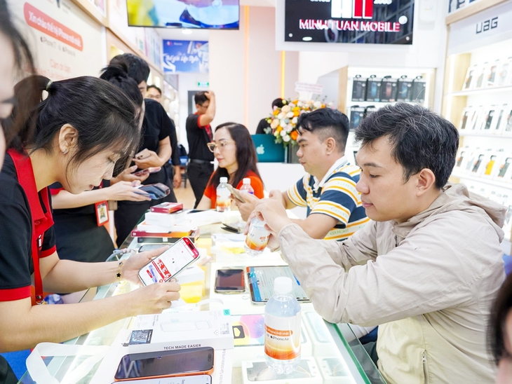 iPhone 'hot' nhưng nhà bán lẻ không vui - Ảnh 1.