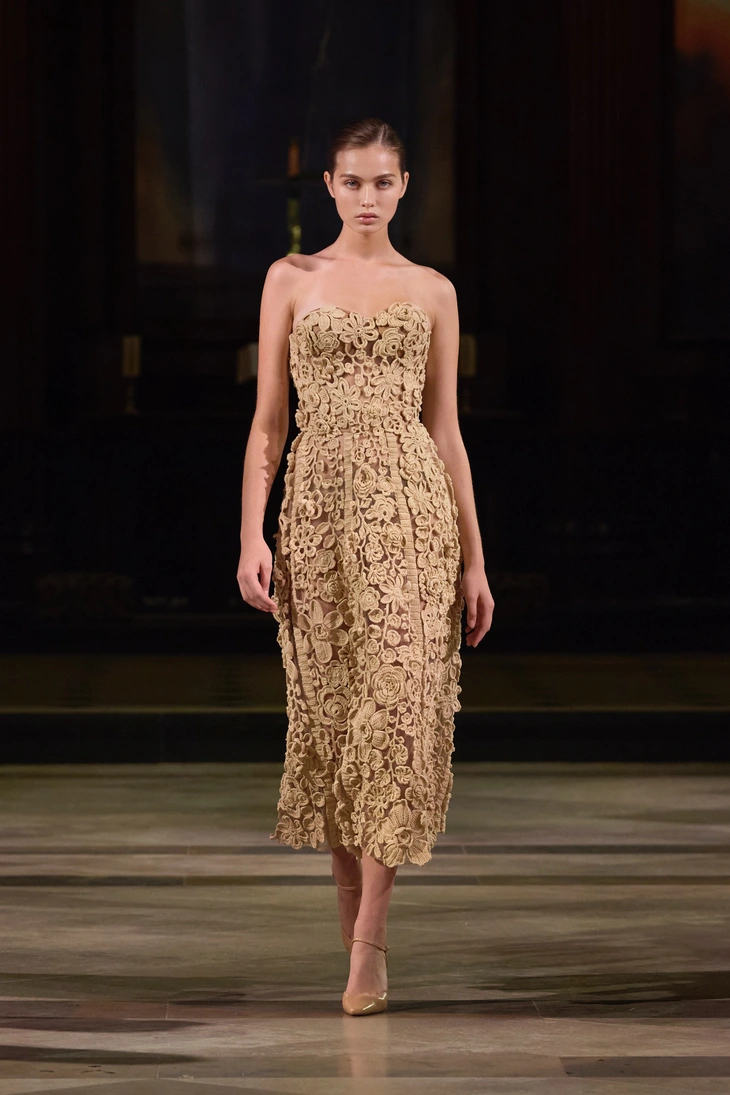 Nhà thiết kế Trần Hùng trình làng bộ sưu tập thứ 14 tại London Fashion Week - Ảnh 17. Nhà thiết kế Trần Hùng trình làng bộ sưu tập thứ 14 tại London Fashion Week - Ảnh 17.