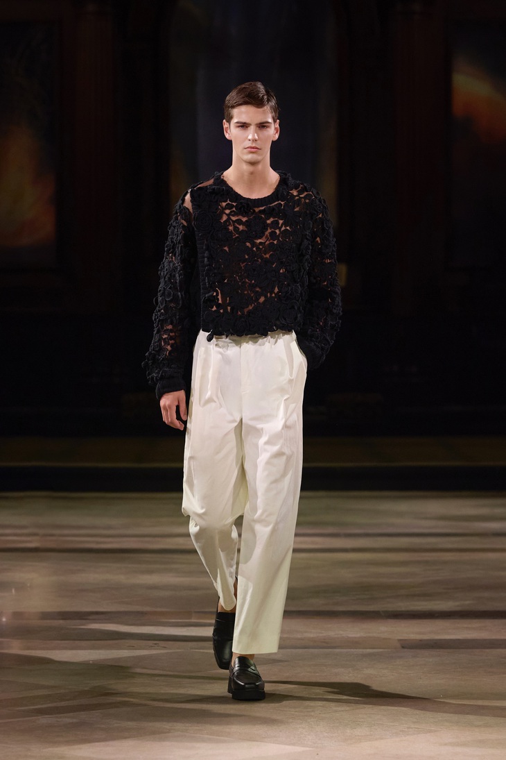 Nhà thiết kế Trần Hùng trình làng bộ sưu tập thứ 14 tại London Fashion Week - Ảnh 15.