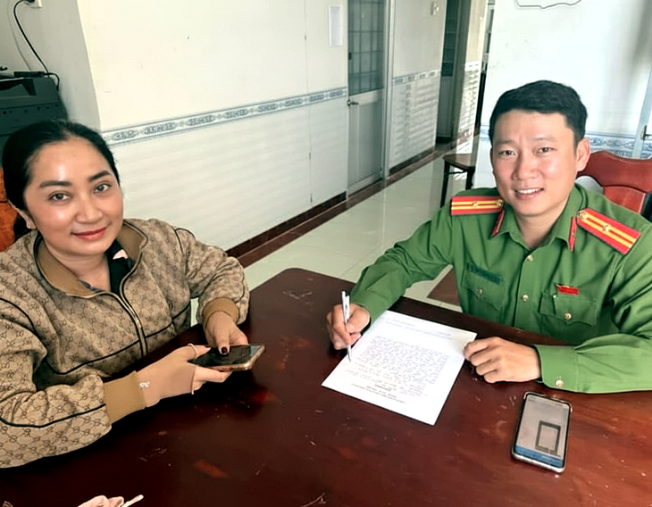 Tài khoản lạ chuyển 190 triệu, người phụ nữ Cà Mau báo công an - Ảnh 1.
