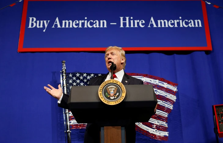 Người có visa H-1B cuống cuồng về Mỹ vì ông Trump - Ảnh 1.