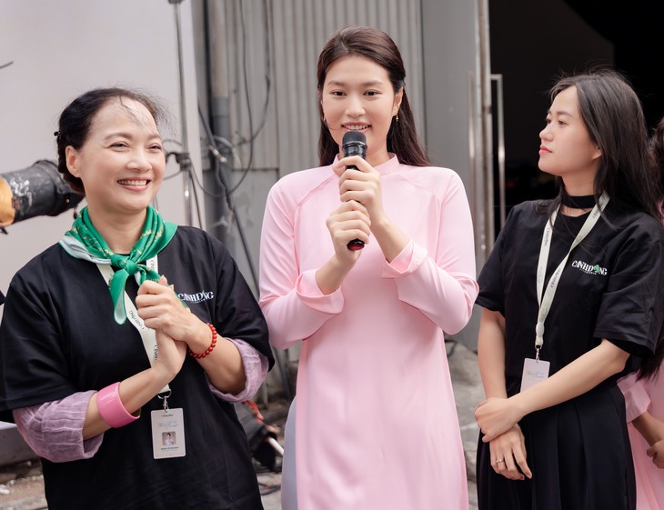 Hoa hậu Thiên Ân và bước tiến trên màn ảnh rộng, được Thu Trang, Trấn Thành hết lời khen ngợi - Ảnh 1.