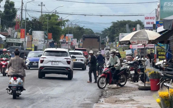 Đề xuất chưa được phê duyệt, trường học xây tường rào lấn vỉa hè, dân bức xúc- Ảnh 5.