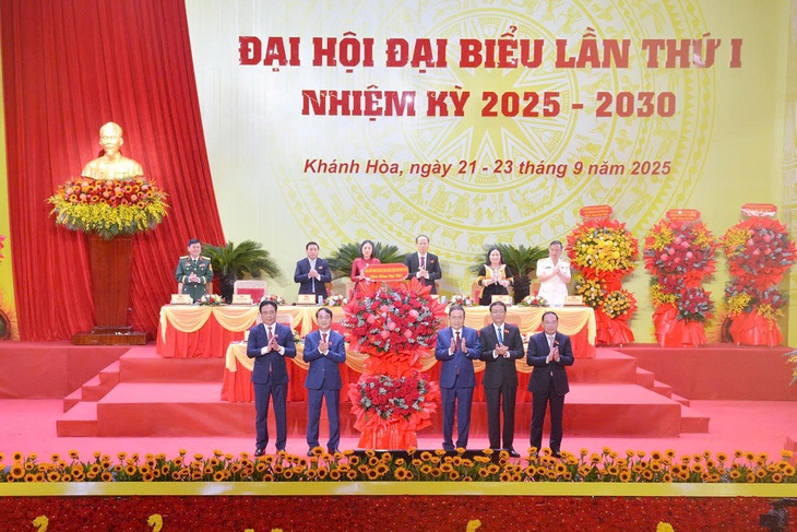 Chủ tịch Quốc hội: Khánh Hòa phải khẳng định vai trò trung tâm năng lượng của cả nước - Ảnh 2. Chủ tịch Quốc hội: Khánh Hòa phải khẳng định vai trò trung tâm năng lượng của cả nước - Ảnh 3.