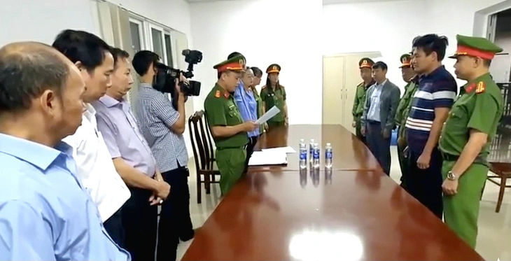 Bắt hai trưởng khoa Bệnh viện Đa khoa vùng Tây Nguyên vụ kê khống 500 ca tán sỏi - Ảnh 1.