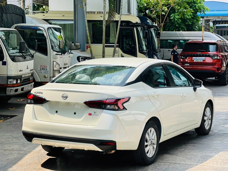 Tin tức giá xe: Nissan Almera giảm đến 80 triệu đồng - Ảnh 3.