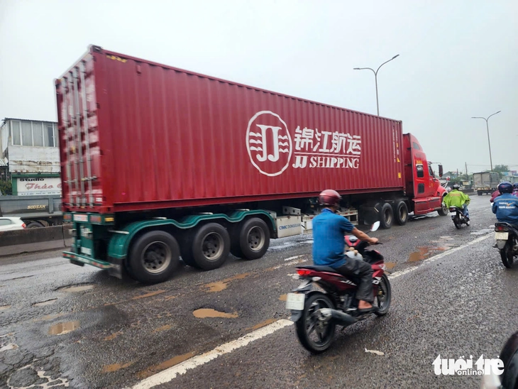 Đừng để dân mãi kêu quốc lộ 51 là con đường 'lầy lội’ - Ảnh 8.