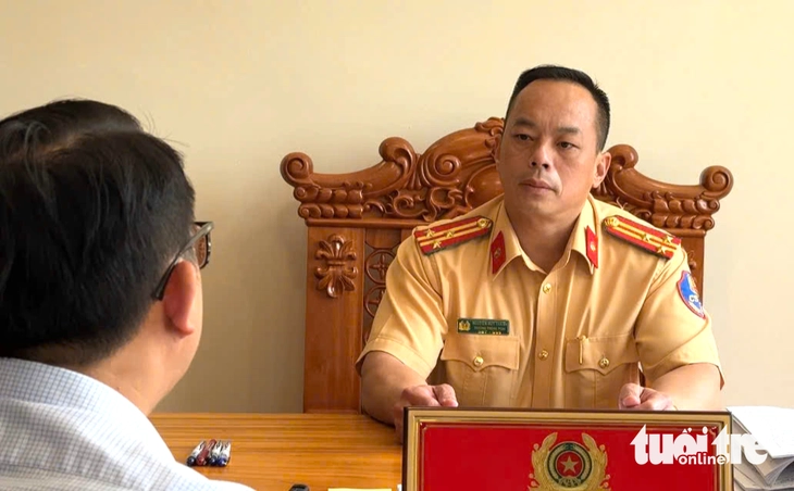 Nguy hiểm rình rập từ 'chợ chồm hổm' ven quốc lộ- Ảnh 4. 'Chợ chồm hổm' dọc theo quốc lộ, để tồn tại khác gì 'bẫy tai nạn'? - Ảnh 3.