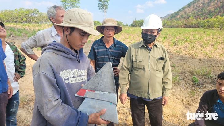 Bí thư xã nói phạt tù 10 người dân chặn xe chở cánh quạt điện gió là 'hơi nghiêm khắc' - Ảnh 3.