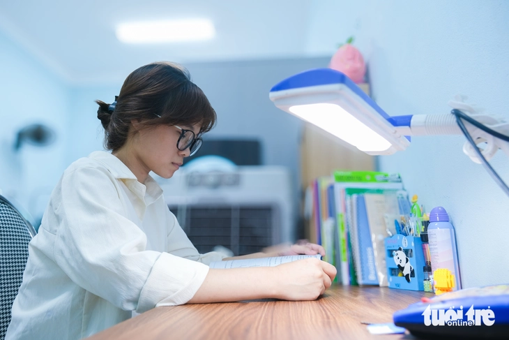 Chị Giang mồ côi vào đại học, làm tấm gương cho các em nhỏ mái ấm bảo trợ xã hội - Ảnh 1. Chị Giang mồ côi vào đại học, làm tấm gương cho các em nhỏ mái ấm xã hội - Ảnh 1.