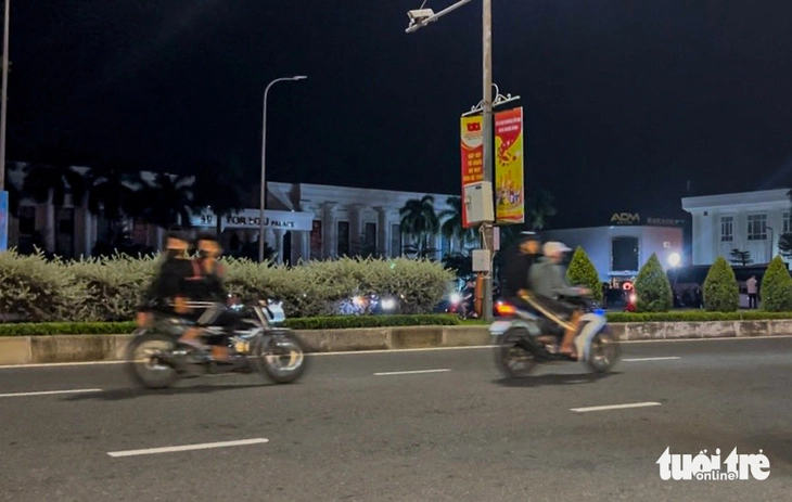 Đà Nẵng: Du khách hoang mang vì thanh niên náo loạn phố đêm - Ảnh 1.