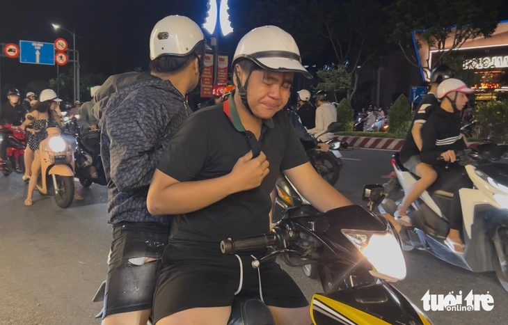 Đà Nẵng: Du khách hoang mang vì thanh niên náo loạn phố đêm - Ảnh 6.