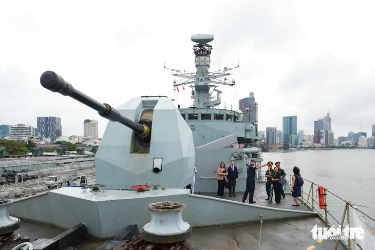 Tàu Hải quân Anh HMS Richmond trở lại TP.HCM sau 4 năm - Ảnh 1. Tàu Hải quân Anh HMS Richmond trở lại Việt Nam sau 4 năm - Ảnh 1.