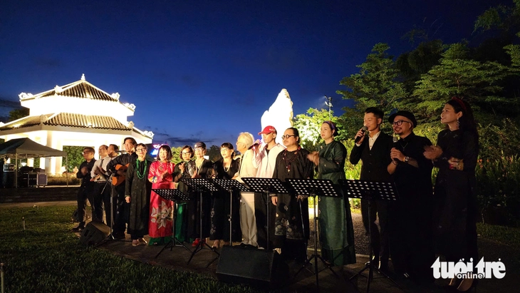Bài hát ‘Nối vòng tay lớn’ của Trịnh Công Sơn được in lên bia đá - Ảnh 4.