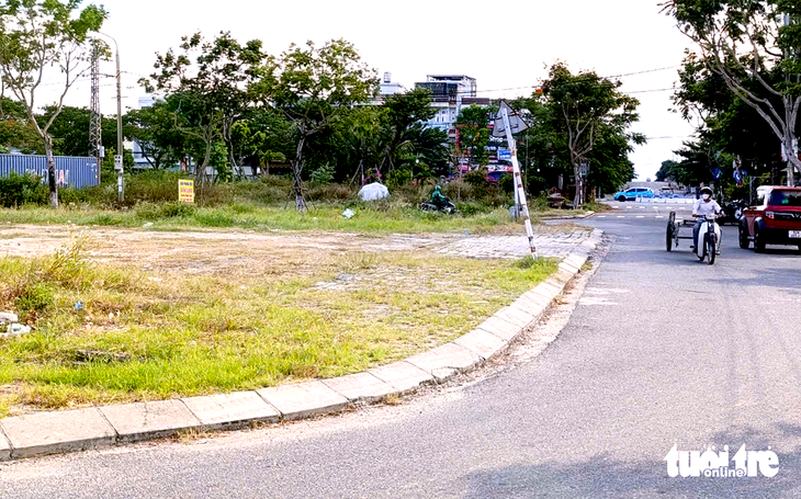 Hàng chục hộ dân ở Đà Nẵng khởi kiện vì nguy cơ nộp tiền sử dụng đất lên gấp 6 lần - Ảnh 1.