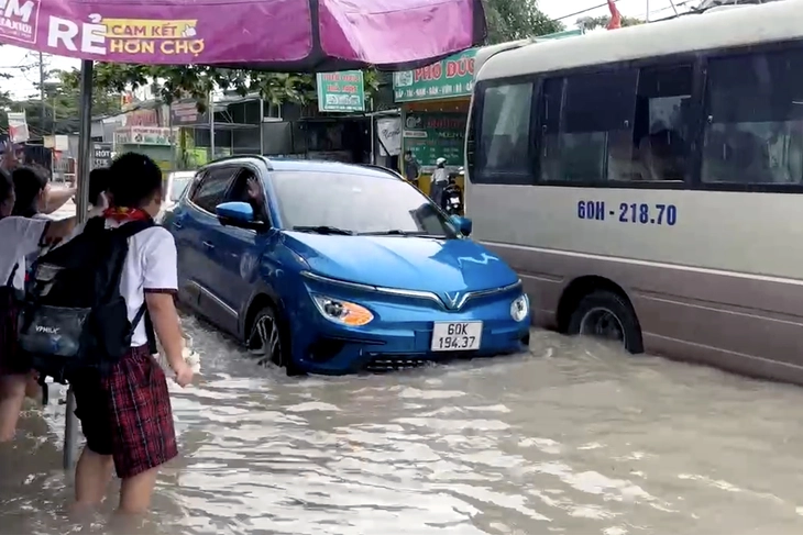 Mưa to liên tục, Đồng Nai cảnh báo ngập lụt, sạt lở đất nhiều nơi - Ảnh 3.