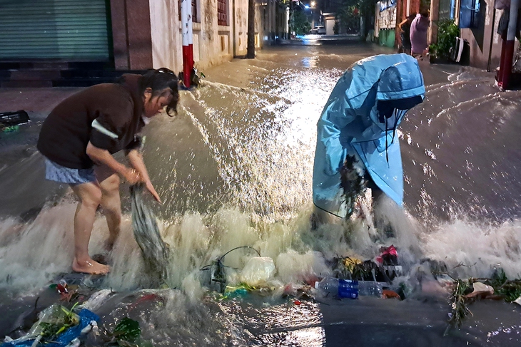 Mưa to liên tục, Đồng Nai cảnh báo ngập lụt, sạt lở đất nhiều nơi - Ảnh 1.