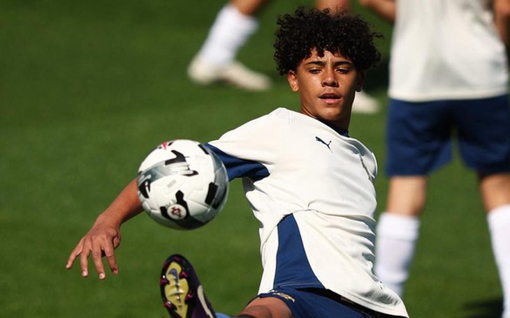 Con trai Ronaldo nối gót cha ở Real Madrid - Ảnh 3.