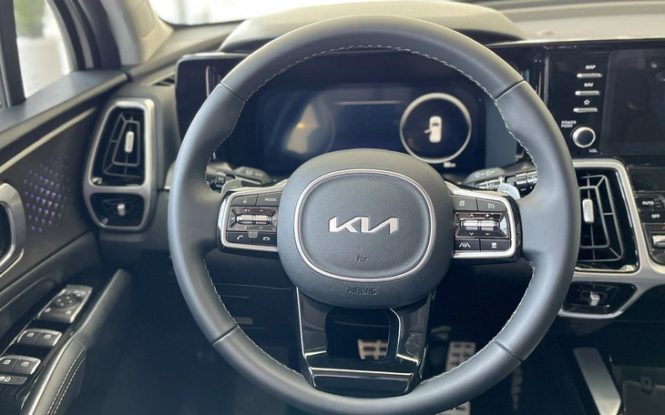 Tin tức giá xe: Kia Sorento hybrid 'dọn kho', giảm gần 400 triệu đồng so với khi mới ra mắt - Ảnh 5.