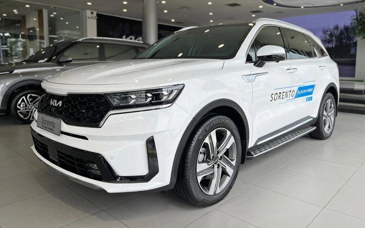 Tin tức giá xe: Kia Sorento hybrid 'dọn kho', giảm gần 400 triệu đồng so với khi mới ra mắt - Ảnh 2.