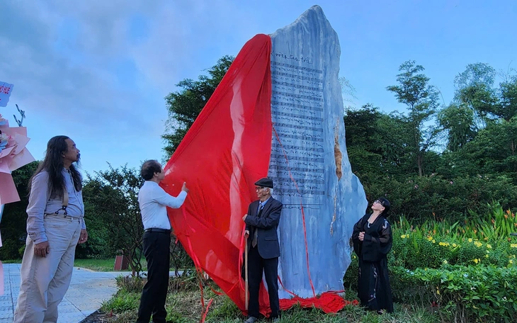 Đêm nhạc Trịnh Công Sơn 'Hãy yêu nhau đi' góp hơn 850 triệu đồng giúp bà con miền Trung - Ảnh 6.