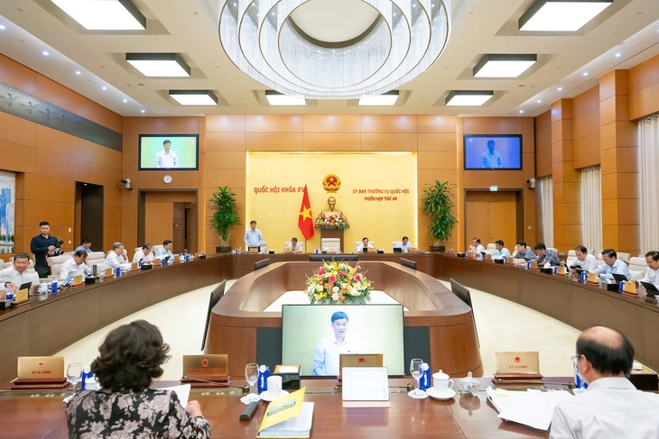 Thống đốc Nguyễn Thị Hồng: Có thời điểm bảo hiểm tiền gửi gần 100.000 tỉ nhưng không sử dụng được - Ảnh 2.