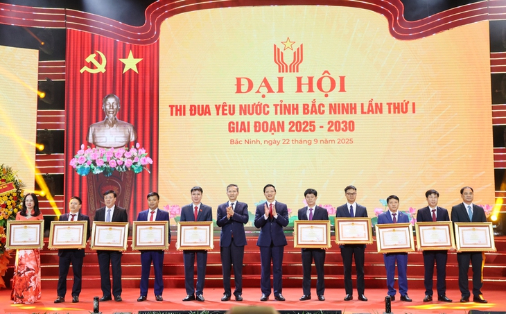 Bắc Ninh phát động thi đua yêu nước, hướng tới thành phố trực thuộc Trung ương - Ảnh 2. Bắc Ninh phát động thi đua yêu nước, hướng tới thành phố trực thuộc Trung ương - Ảnh 2.