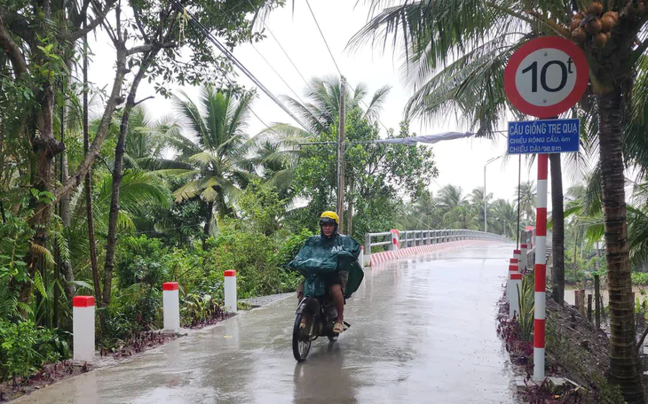 Ông Đinh Văn Nơi và lãnh đạo đặc khu Phú Quốc cung cấp số điện thoại để dân gửi phản ánh - Ảnh 3.