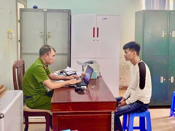 Công an mời thanh niên xăm trổ hành hung phụ nữ mang thai tại tiệm tạp hóa lên làm việc - Ảnh 3.