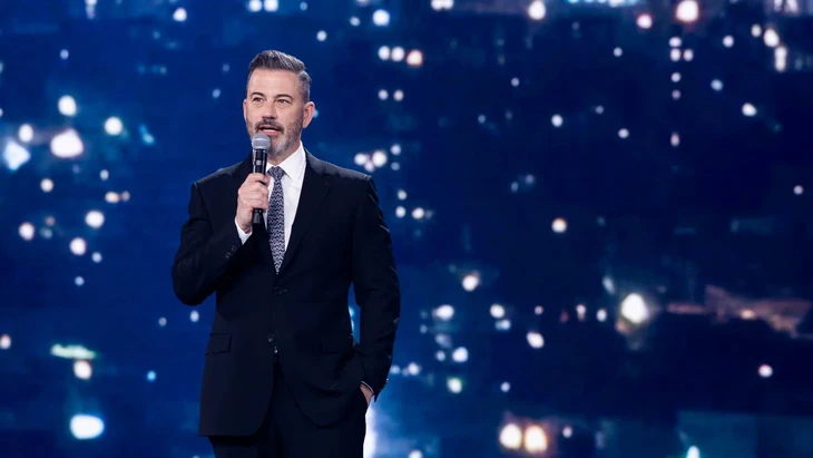 Jimmy Kimmel trở lại, xúc động xin lỗi gia đình Charlie Kirk vì phát ngôn nhạy cảm - Ảnh 4.