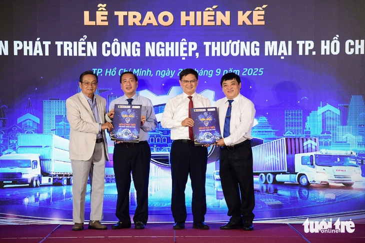 Công bố 10 hiến kế xuất sắc nhất Diễn đàn phát triển công thương TP.HCM - Ảnh 2.