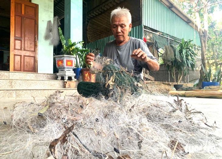 'Tuổi thơ tôi có khoảng trống vô vọng', đứa con bị bỏ lại thành học sinh 3 tốt, đậu trường luật - Ảnh 2.