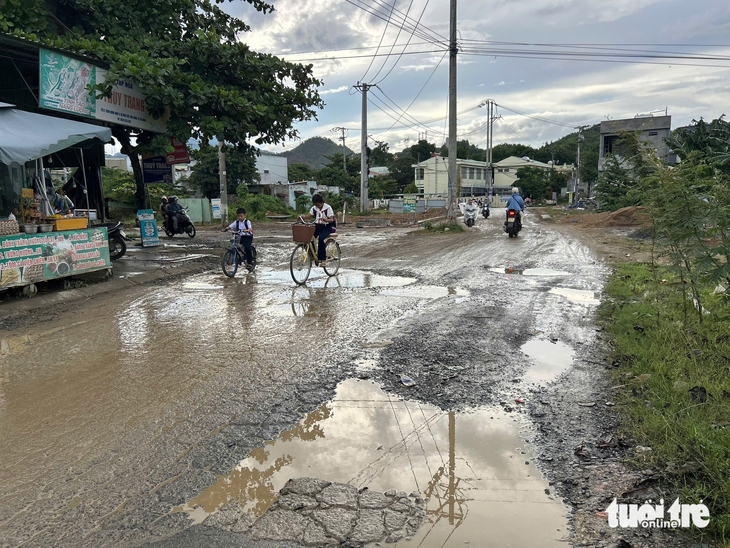 Hơn 10 năm chờ đường trải nhựa ở khu tái định cư Đà Nẵng - Ảnh 6.