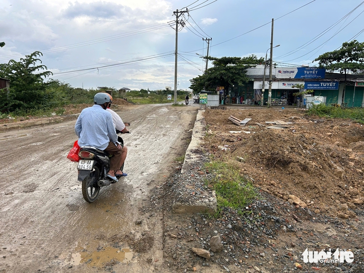 Hơn 10 năm chờ đường trải nhựa ở khu tái định cư Đà Nẵng  - Ảnh 7.