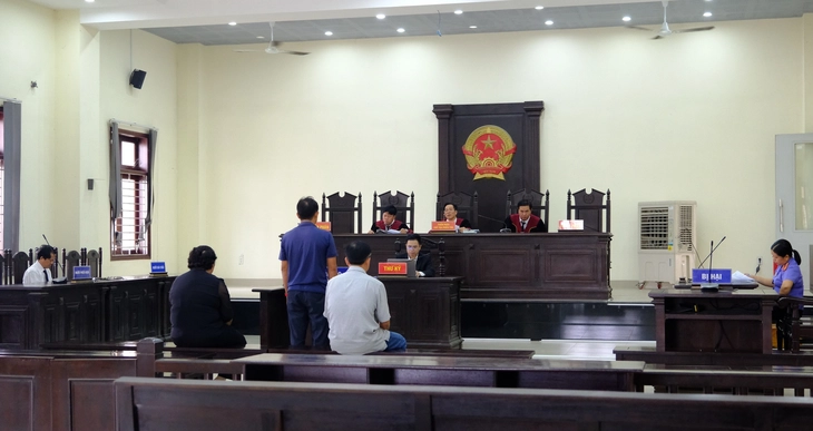 Hiệu trưởng làm hợp đồng khống sửa chữa trường để tham ô được giảm án - Ảnh 1.