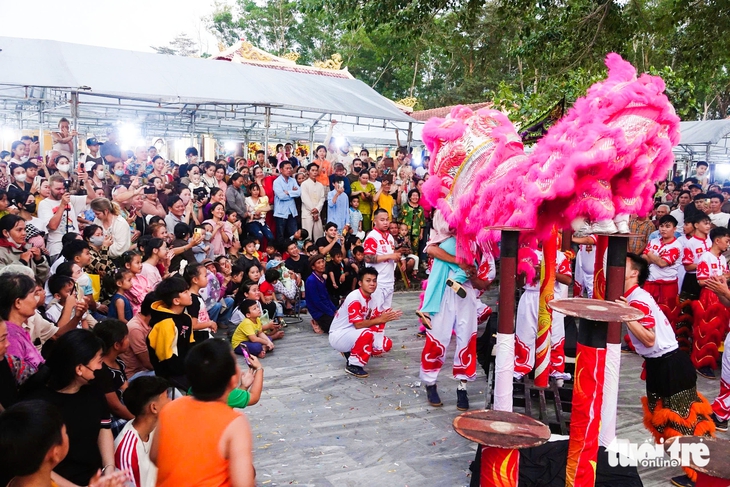 ‘Cú hích’ kinh tế du lịch qua những lễ hội mang đậm bản sắc văn hóa con người ở An Giang - Ảnh 3.