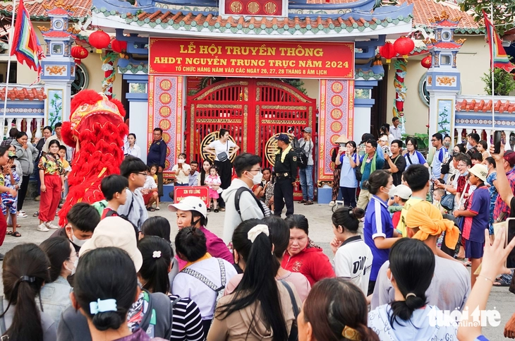 ‘Cú hích’ kinh tế du lịch qua những lễ hội mang đậm bản sắc văn hóa con người ở An Giang - Ảnh 2.
