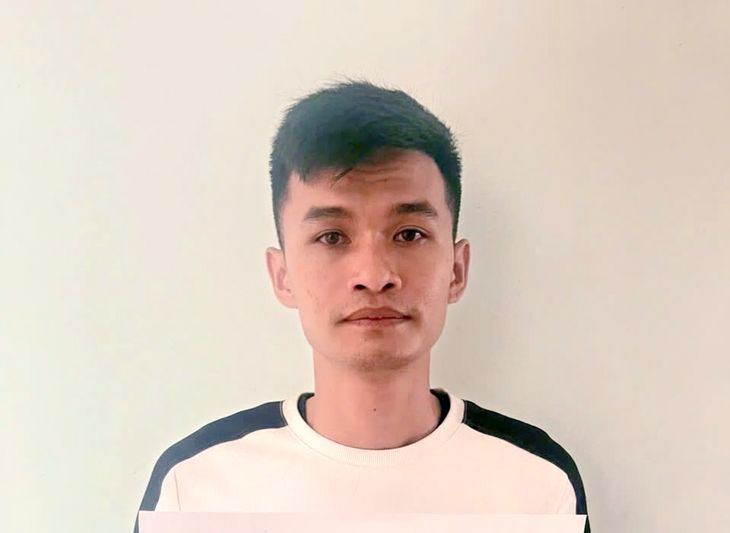 Công an mời thanh niên xăm trổ hành hung phụ nữ mang thai tại tiệm tạp hóa lên làm việc - Ảnh 1.
