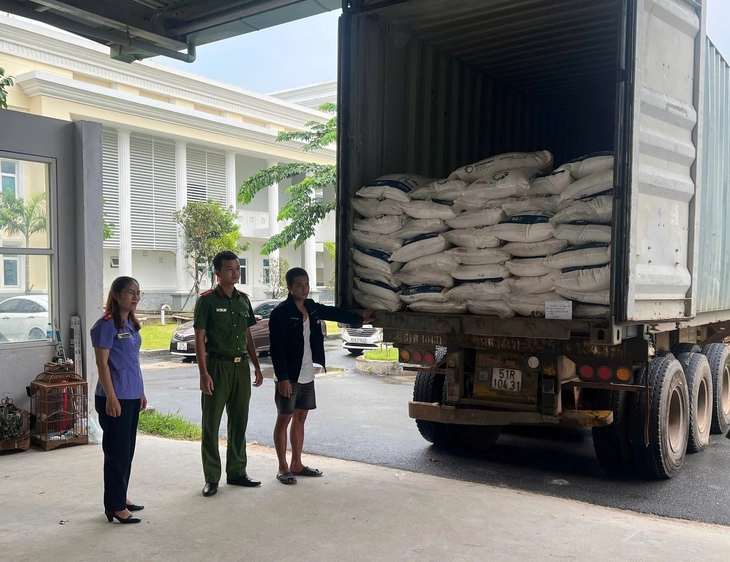 Khởi tố tài xế chở 40 tấn đường cát lậu nhập từ Campuchia về TP.HCM - Ảnh 1.