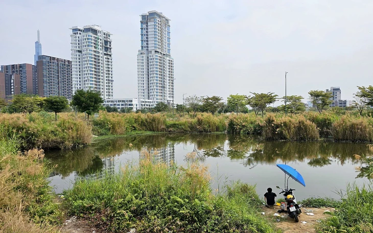 Tiền ồ ạt đổ vào bất động sản, Ngân hàng Nhà nước cảnh báo rủi ro  - Ảnh 2.